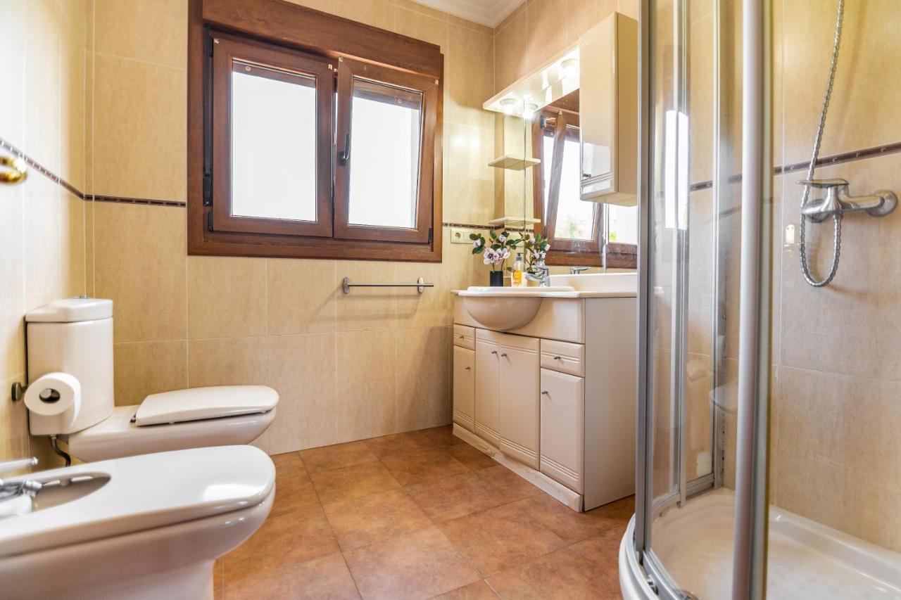 Apartamentos Privados Con Jardin Y Barbacoa Compartida En Ларедо Экстерьер фото